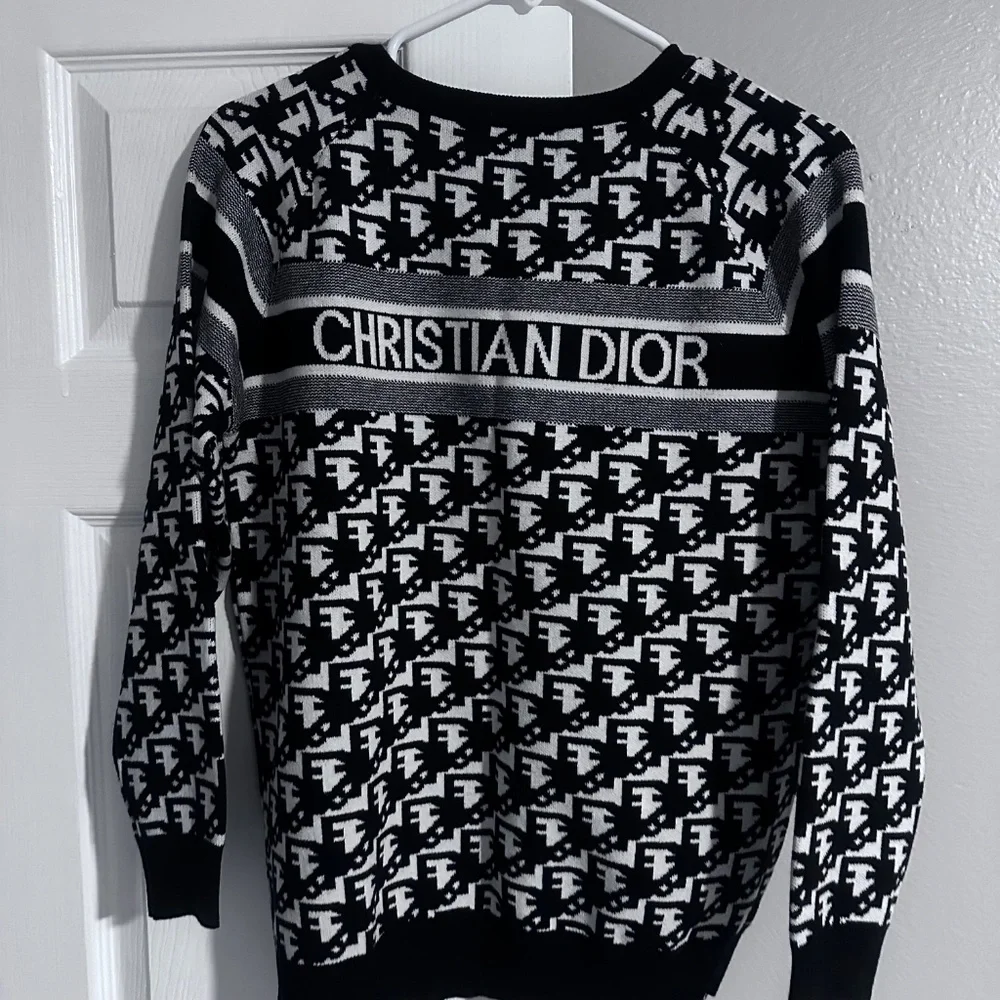 Sweaters - Picture 2 of 11